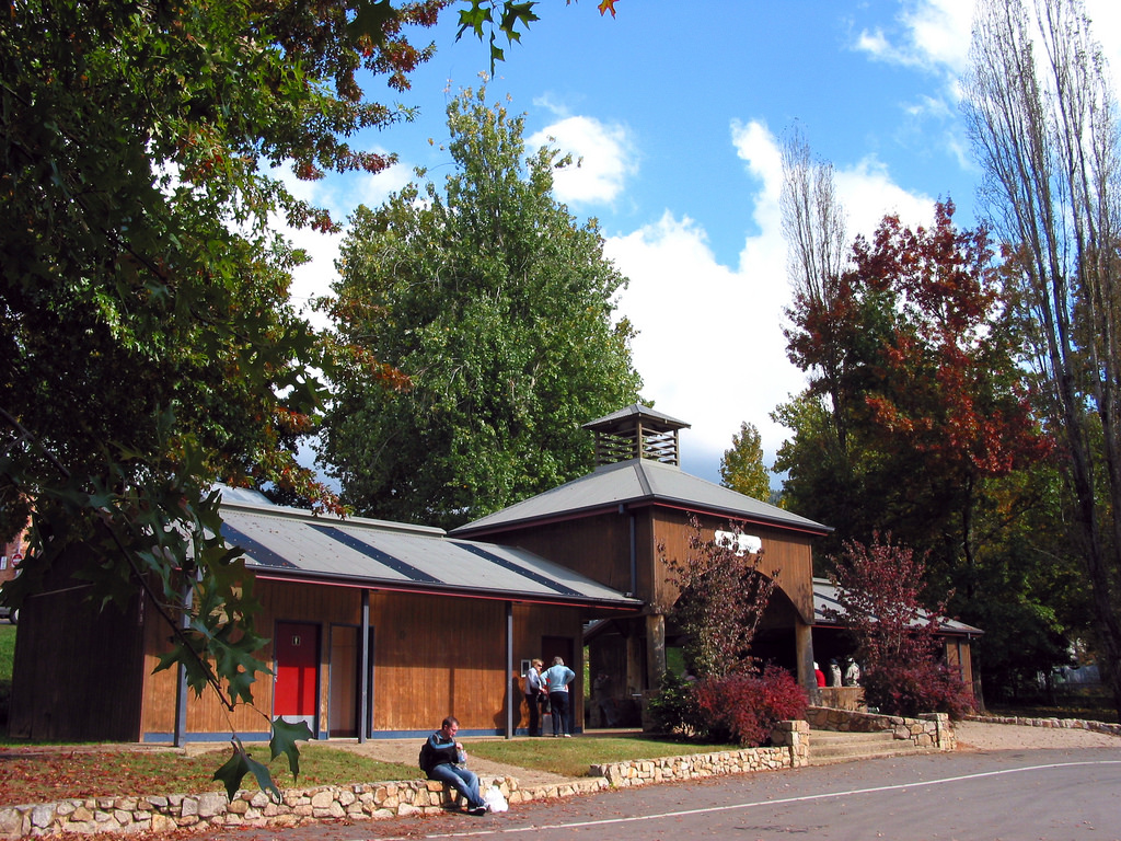 Howitt Park Shelter 02